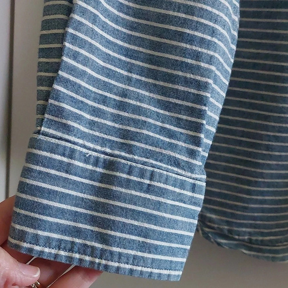 2 Casual Button Down Shirts Chambray blue striped & solid mens L Classic Casual - Picture 4 of 8